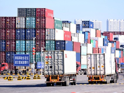中国今年前五个月货物贸易进出口总值同比增长6.3%