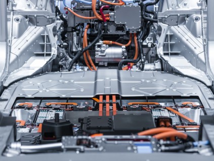 中美竞争开发新一代电动车电池 中企技术上明显占上风
