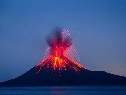 日本面临50年最严重山火 持续一周难控制